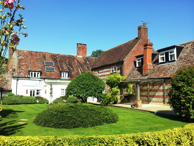 THE OLD FARMHOUSE  GRATELEY ANDOVER SP11 8JR